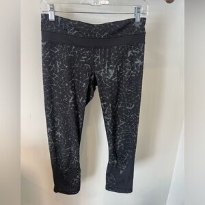 Lululemon Crops Black Geometric Pattern
